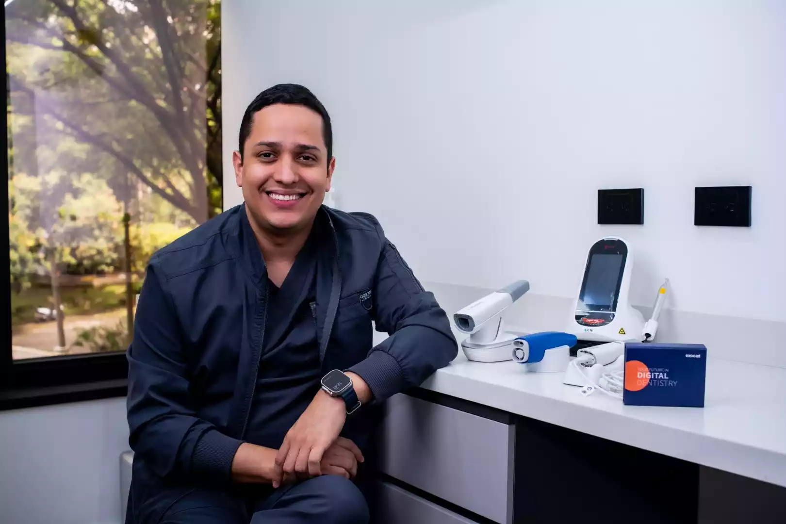 Dr. Daniel Vergara – Odontólogo en Medellín